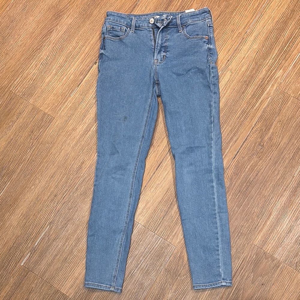 Old Navy Women's Light Blue Skinny Jeans (little staining)